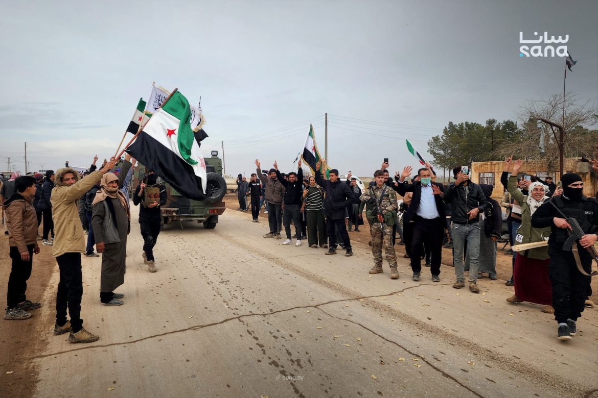 أهالي تل براك يستقبلون رتل قوى الأمن الداخلي المتجه للحسكة