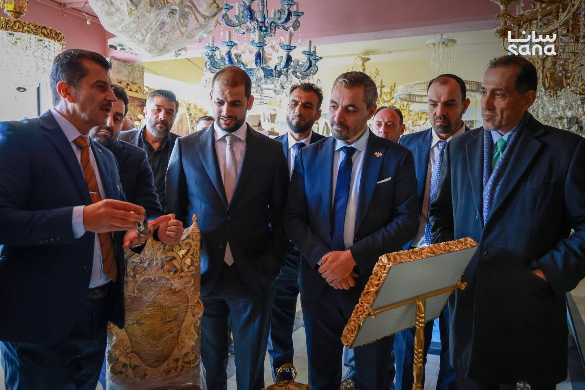 وفد دبلوماسي يزور حاضنة دمر ويؤكد أهمية الحرف التقليدية السورية