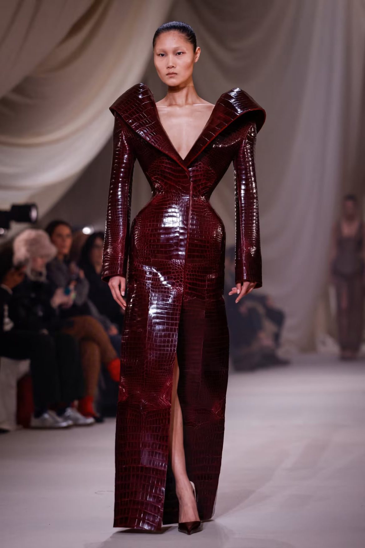 المصممون العرب بباريس: هوية شرقية بلمسة عصرية بأزياء 2026 الراقية