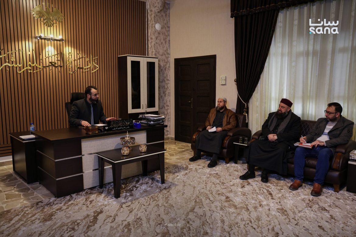 أوقاف حماة تناقش الخطة التدريسية للمؤسسات الشرعية 2025-2026