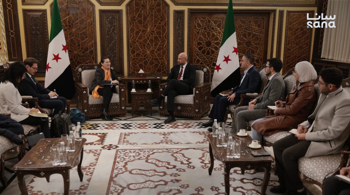 وزير الطوارئ بسوريا يناقش إزالة مخلفات الحرب مع منسقة الأمم المتحدة