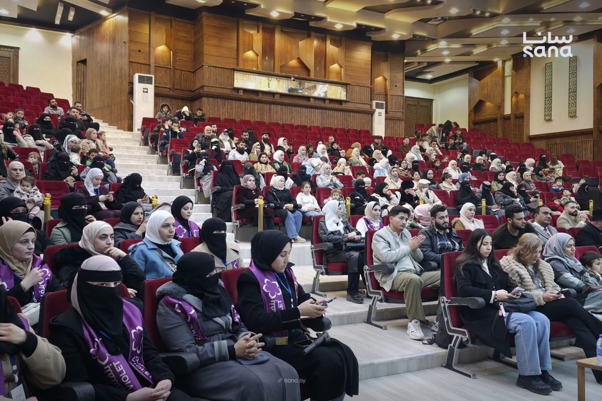 معرض "لنبقى" الثقافي بإدلب يجمع فنانين من كل المحافظات السورية