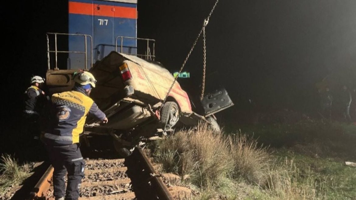 وفاة شخصين وإصابة 11 بحادث تصادم قطار مع سيارة في طرطوس