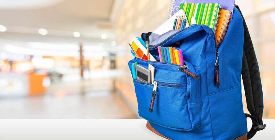 مخاطر الشنطة المدرسية التقيلة... شو عم تعمل بصحة ولادنا؟