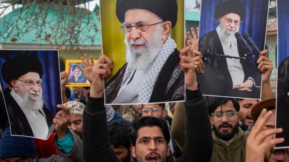 أمريكا وإيران عم يتفاوضوا.. شو اللي غيّر الوضع فجأة؟