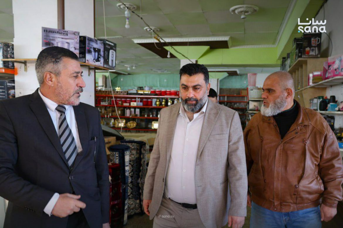 مدير عام السورية للتجارة زار إدلب وشاف الشغل وبحث كيف يطورو الأداء
