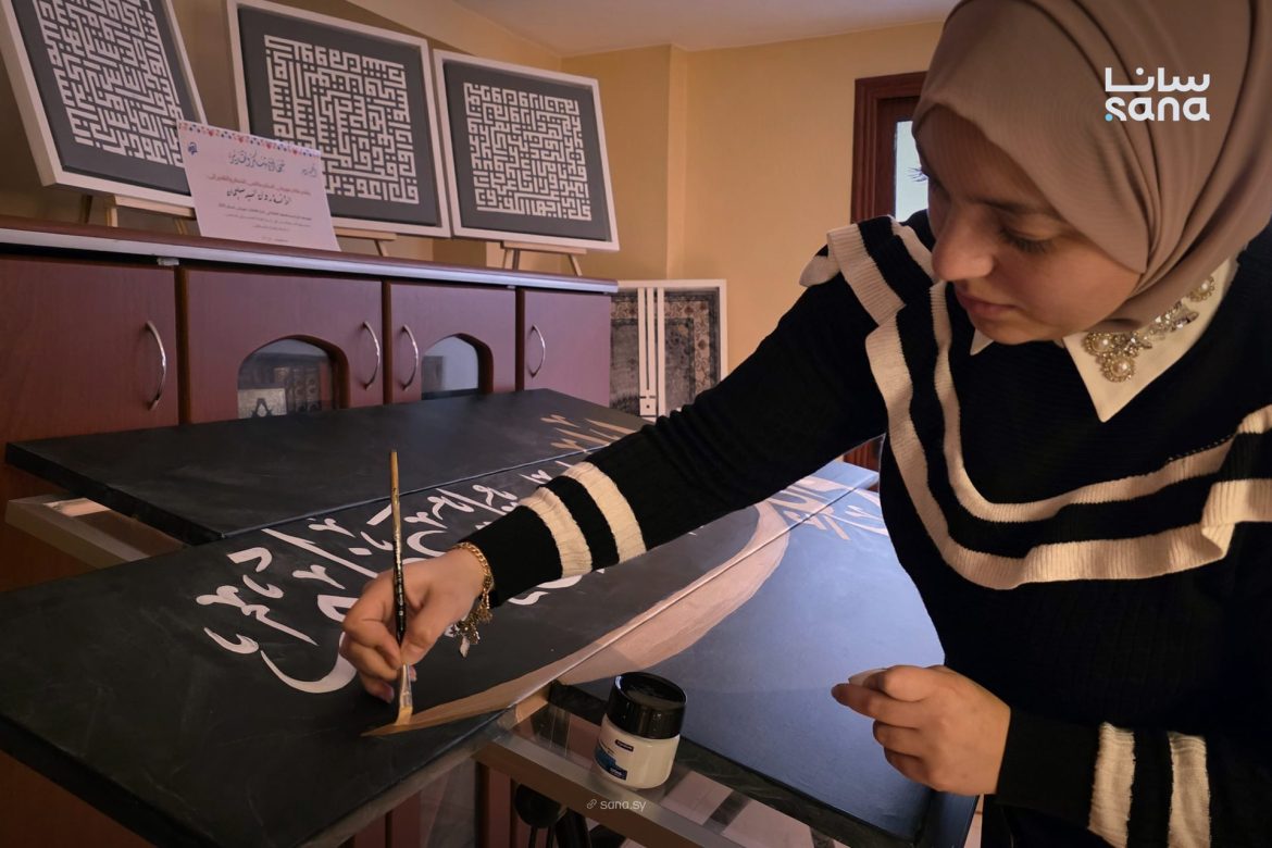 من الهندسة للحرف العربي: روان سليمان بتحوّل الكلمة لأثر فني بحمص