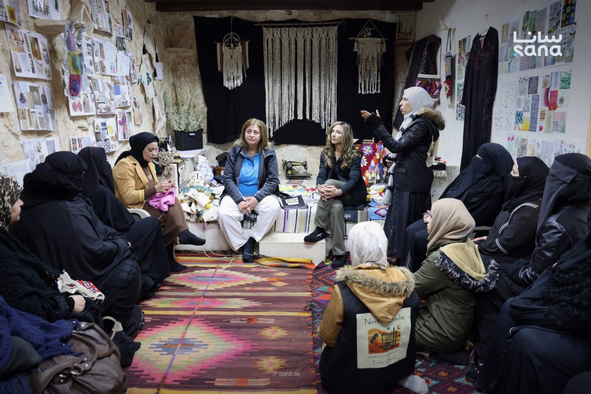 مشروع "نول البادية" بتدمر: نسوان عم يشتغلوا ويحيوا تراث الأجداد