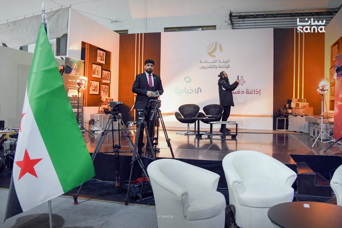 جناح وزارة الإعلام بمعرض دمشق الدولي للكتاب عم يجذب العالم بتجارب إعلامية جديدة