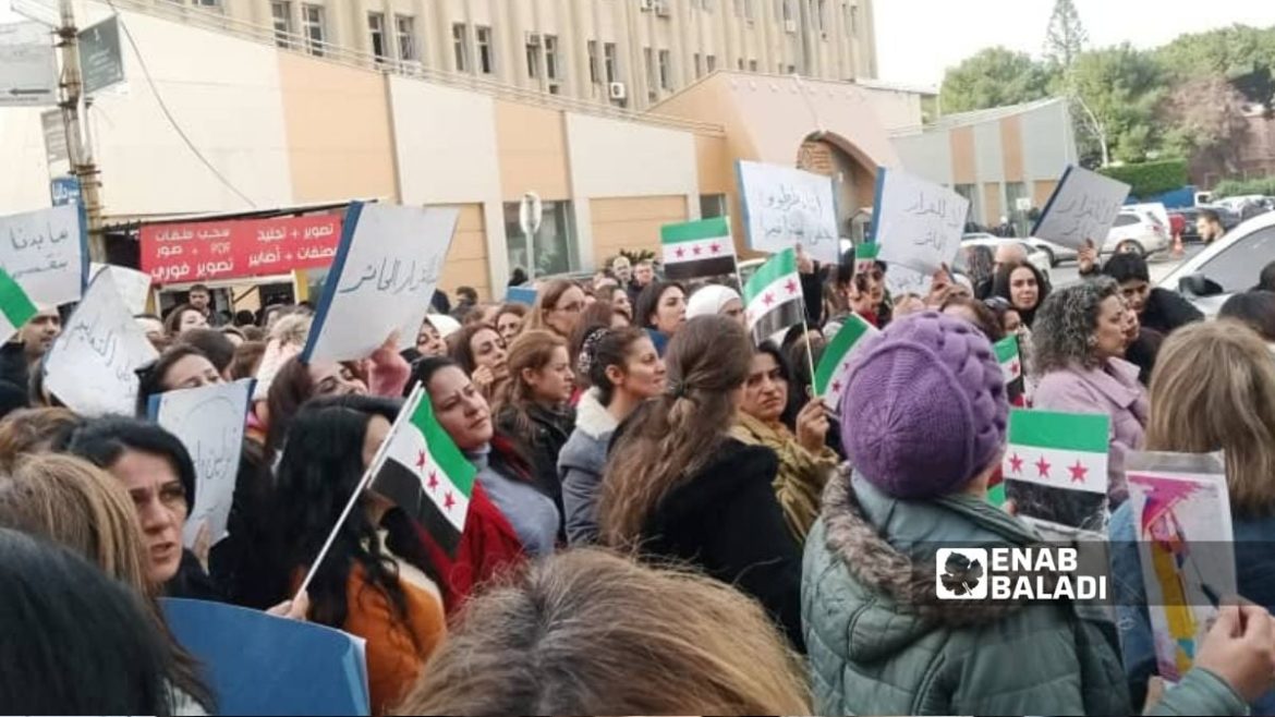 نقابة المعلمين السوريين عم تطالب بوقف الفصل والنقل التعسفي