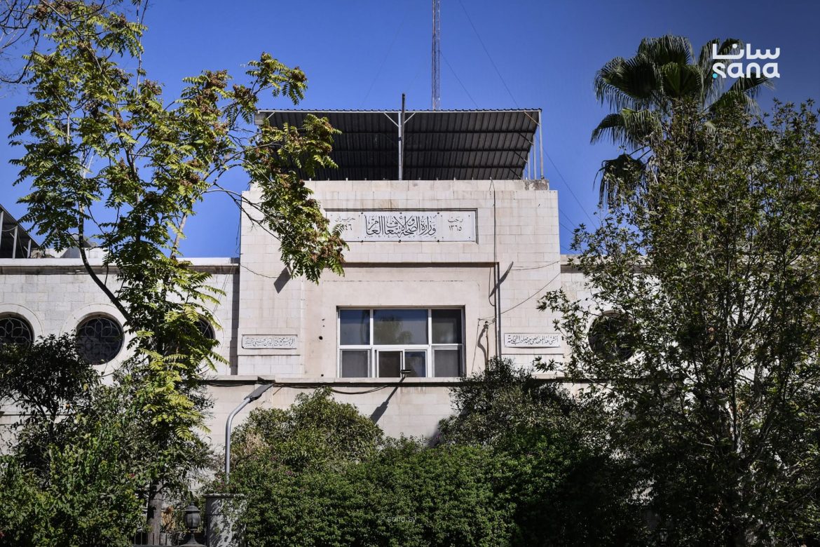 وزارة الصحة رجّعت أطباء الرقة والحسكة ودير الزور لمديرياتهم الأصلية