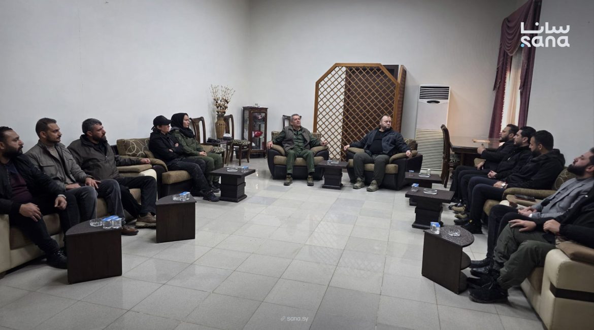 وفد الداخلية وقسد عم ينهوا تسليم إدارة مطار القامشلي بالحسكة