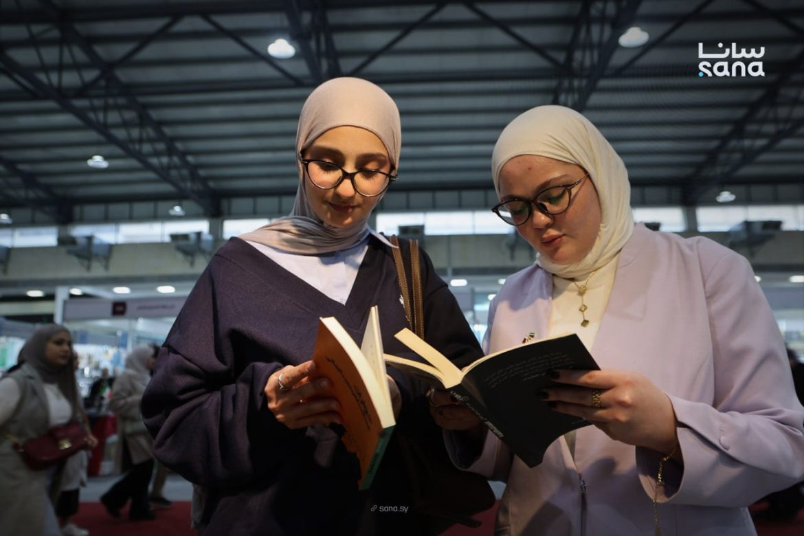 النسوان السوريات عم ينوروا معرض دمشق للكتاب بحضورهن القوي