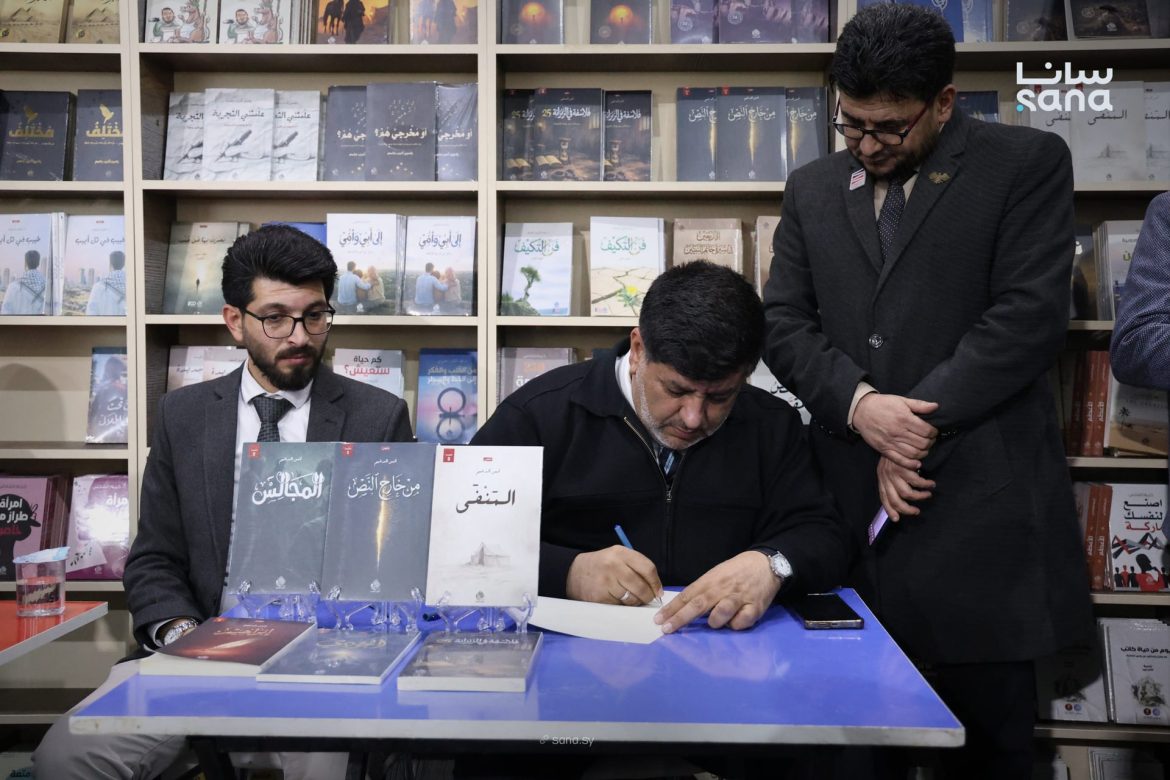 أنس الدغيم بوقّع كتبو الجديدة بمعرض دمشق الدولي للكتاب