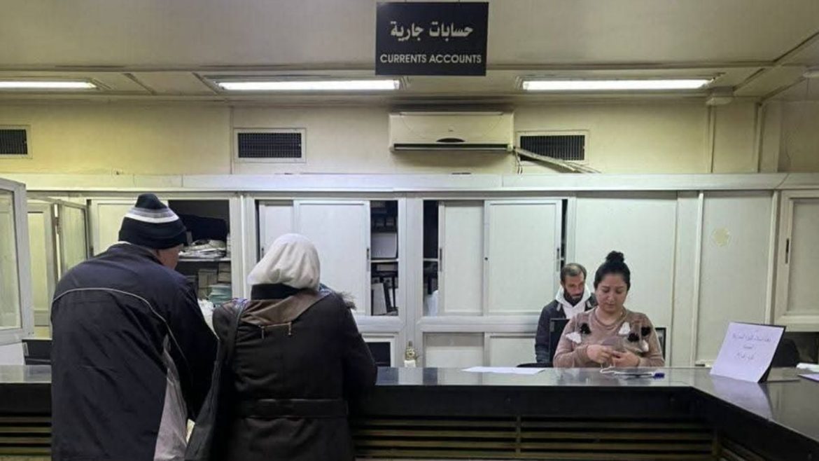 بعد تأخير، البريد السوري بيرجع يصرف رواتب المتقاعدين