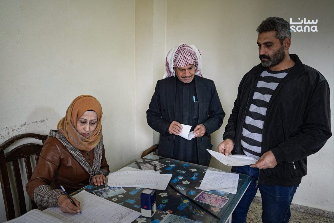 مشروع القرض الحسن بيموّل أسمدة ألفين مزارع بالغاب بريف حماة