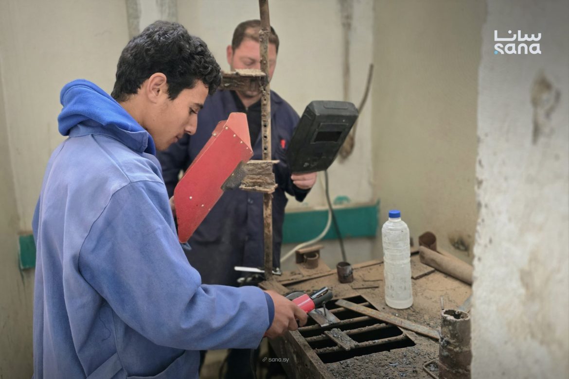 أهل بصرى الشام عملوا مصليات متنقلة للمناطق الأثرية والسياحية