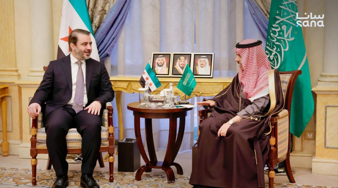 لقاء بين وزير خارجية سوريا أسعد الشيباني ونظيره السعودي بالرياض