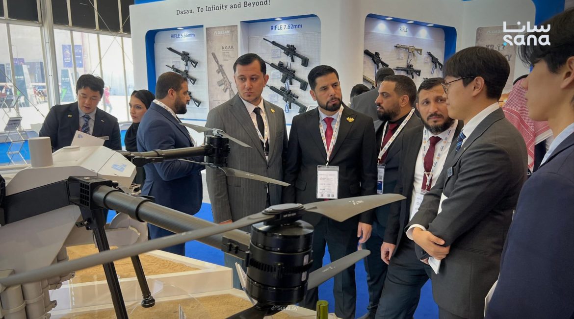 وفد من الداخلية السورية راح على معرض الدفاع العالمي بالسعودية ليزيد خبرات الأمن