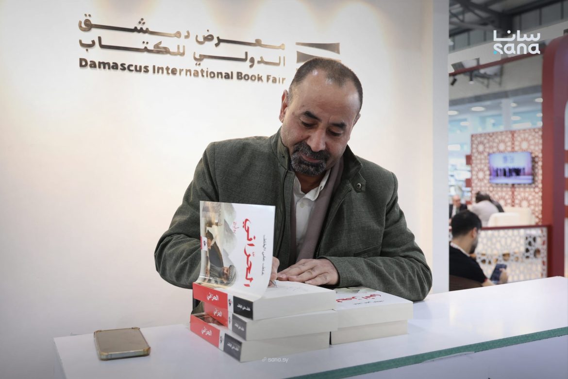 الكاتب خلف علي الخلف وقع روايتو الجديدة "الحراني" بمعرض الكتاب بدمشق