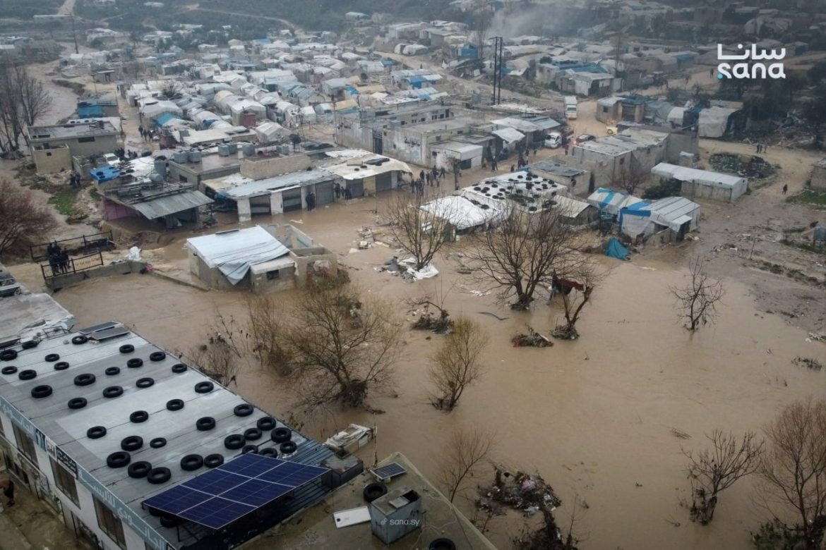 أهالي طرطوس عم يبعتوا مساعدات لمخيمات إدلب بعد الفيضانات