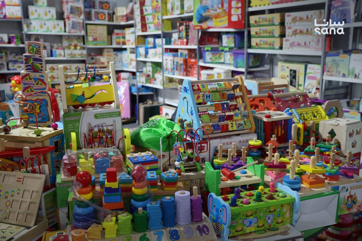 معرض دمشق الدولي للكتاب: وسائل تعليمية بتشد الأهل والشباب بيلقوا كتبهم