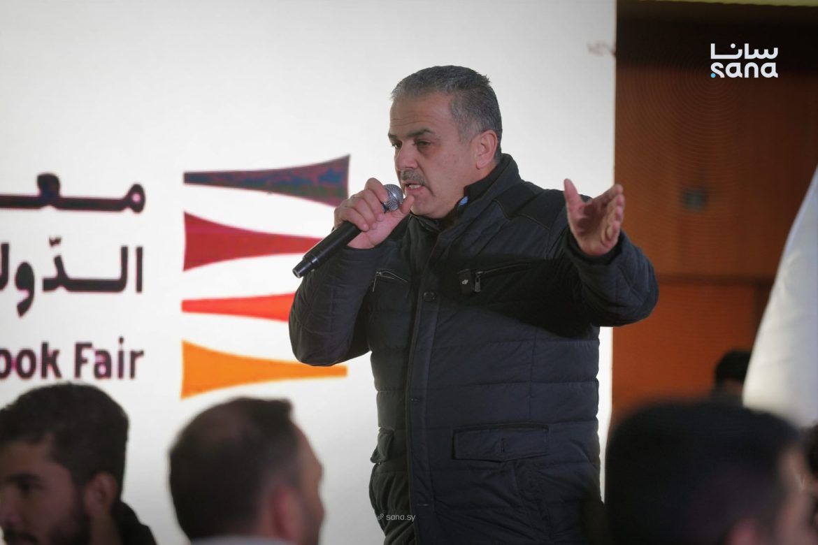 الفنان أحمد القسيم بيحيي أمسيات معرض دمشق للكتاب بأغاني الثورة والتراث