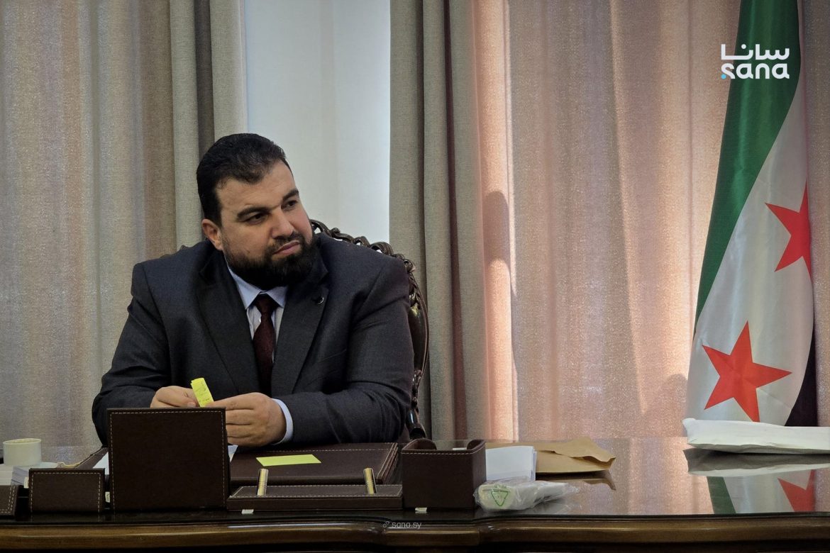 محافظ السويداء يشدد على التجار: التزام بالأسعار أو عقوبات قاسية