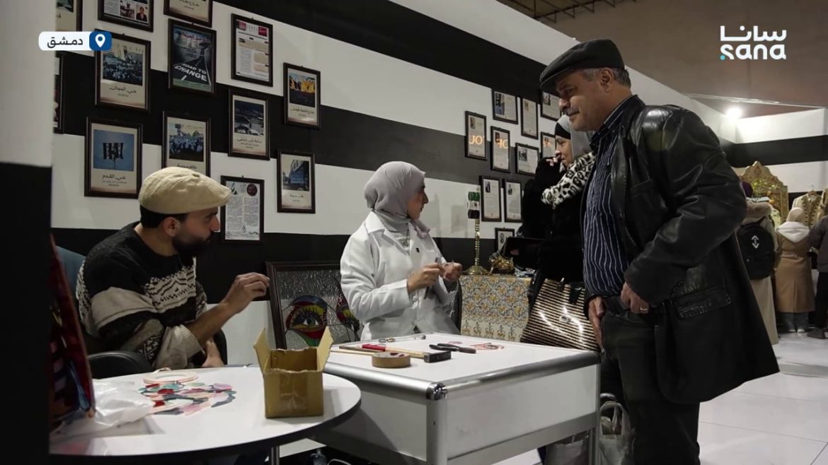الزجاج المعشّق بياخد زوار معرض دمشق الدولي برحلة لتراث الشام العريق