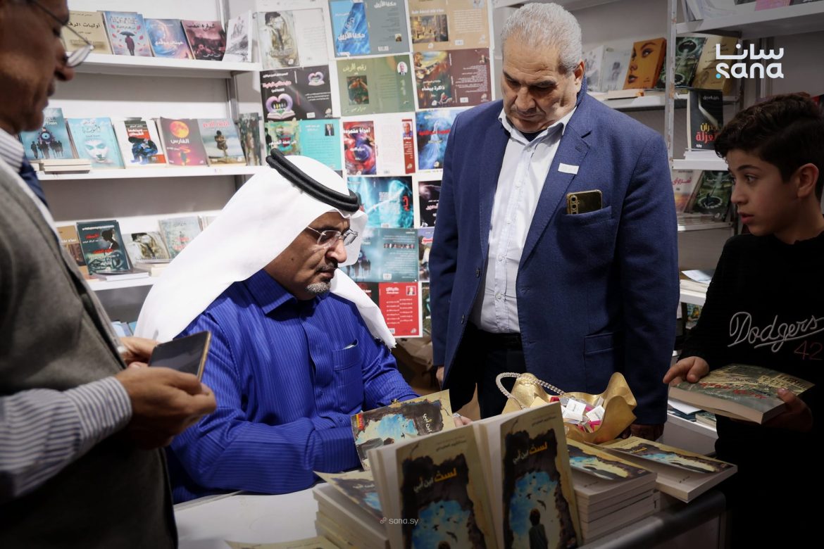عبد الكريم العفيدلي وقّع روايته الجديدة «لستُ ابن أبي» بمعرض دمشق للكتاب