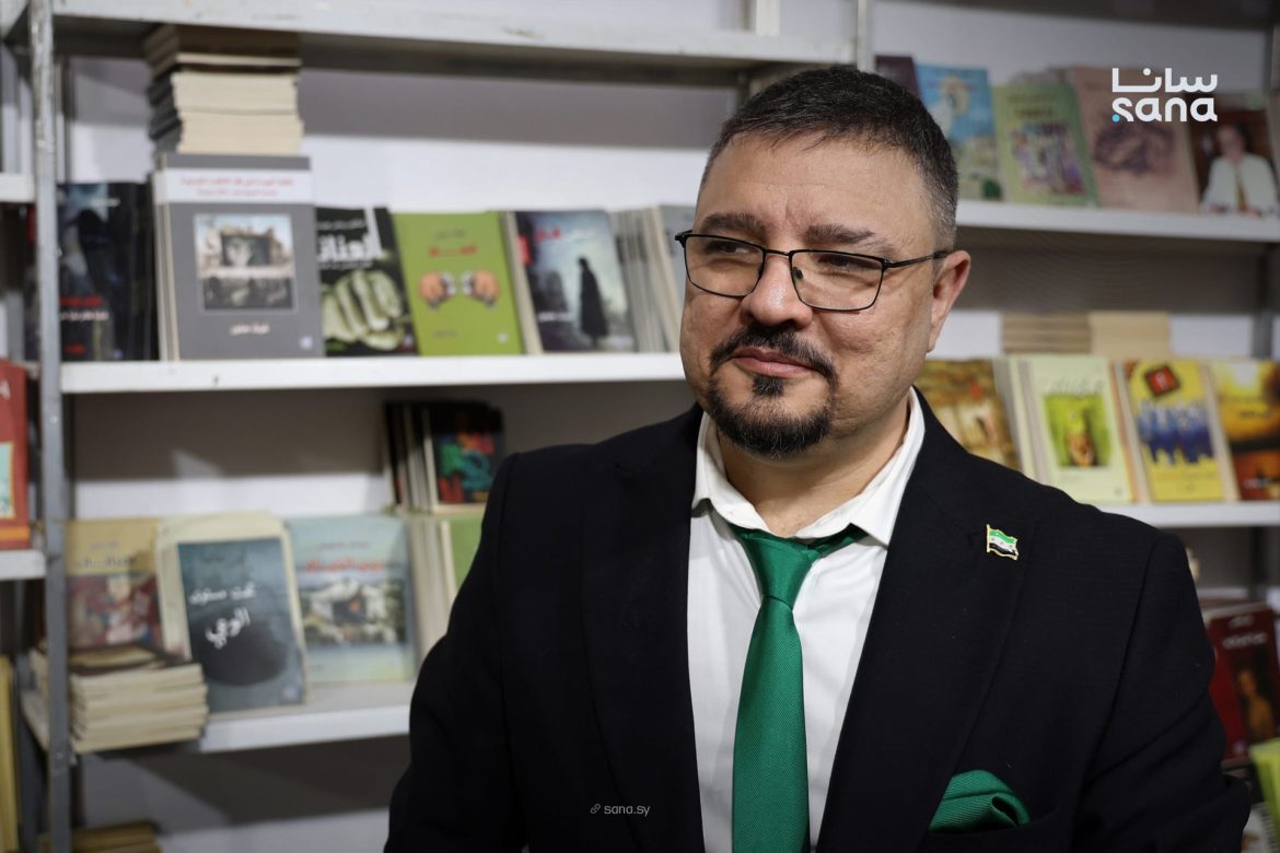 الكاتب غيث حمود وقّع ست كُتب بمعرض دمشق للكتاب