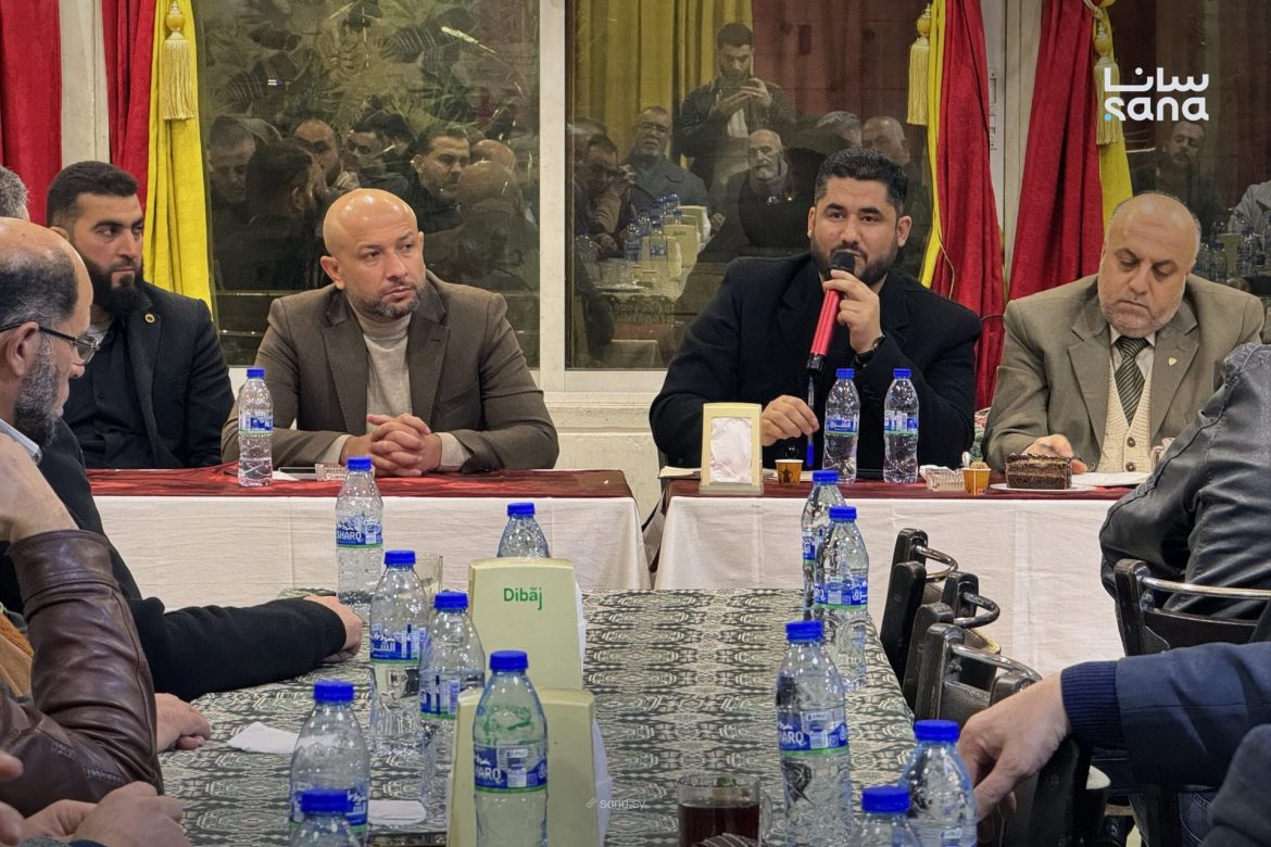 وزير الطوارئ ومحافظ إدلب بيسمعوا لمطالب أهل المدينة