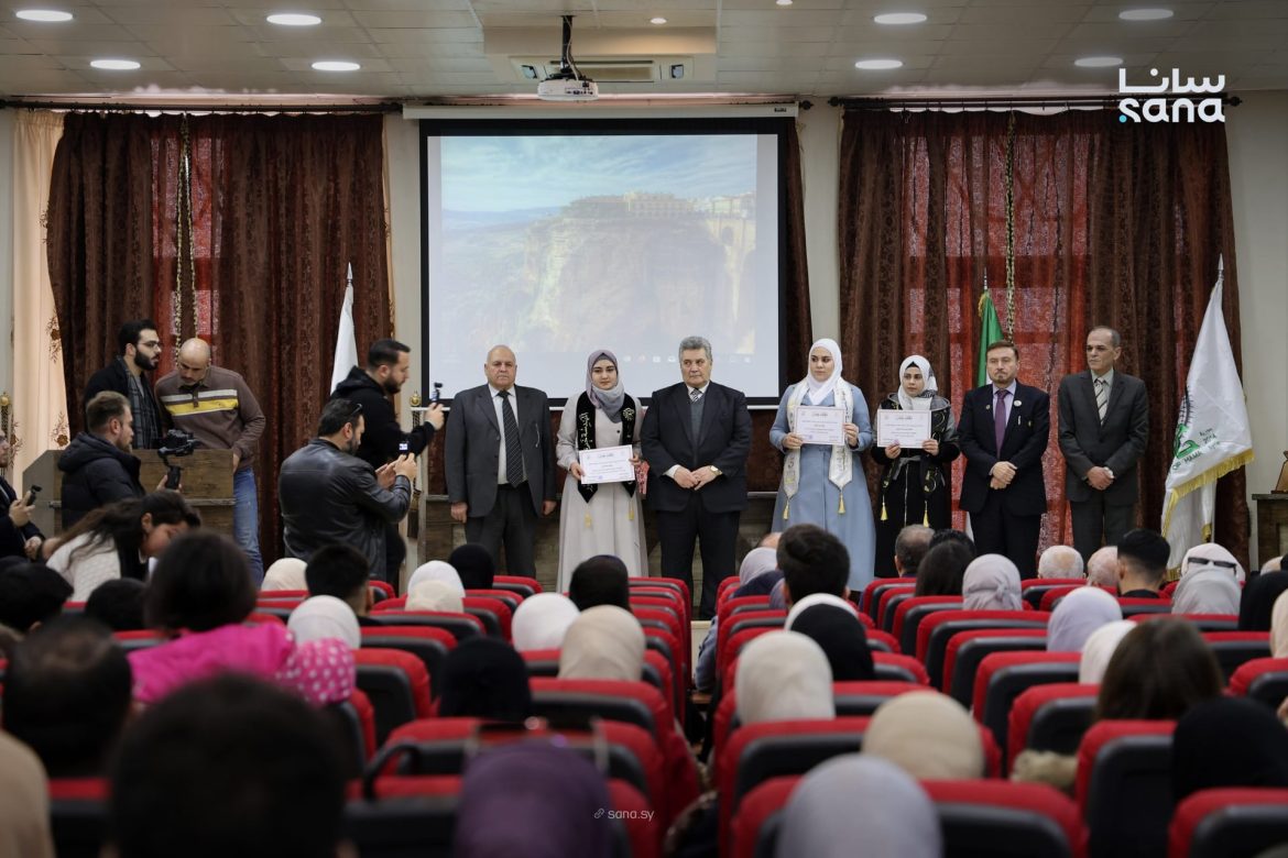 جامعة حماة كرمت فايزين مسابقة الكتب المسموعة وطلابها الأوائل