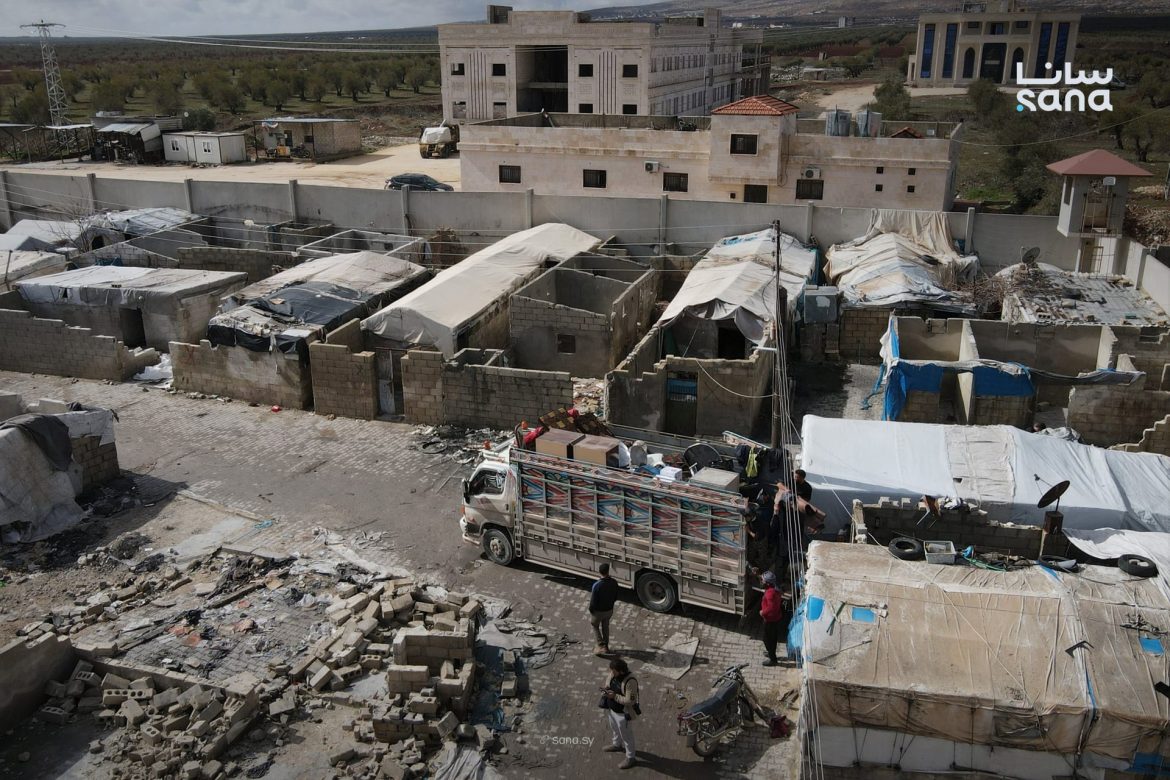 بلّشوا ينقلوا أهل مخيم السلامة على أماكن إيواء جديدة بريف حلب