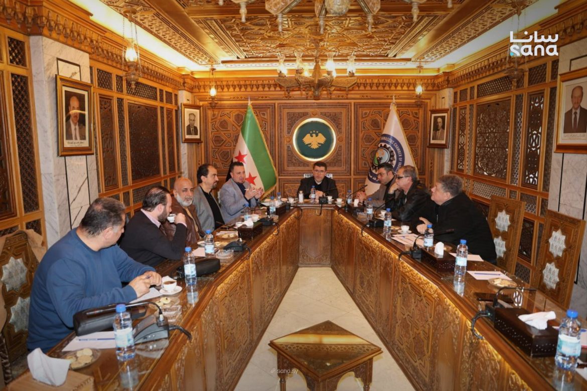 غرفة صناعة دمشق وريفها بتبحث بوضع النسيج وأثر رفع الرسوم الجمركية عليه