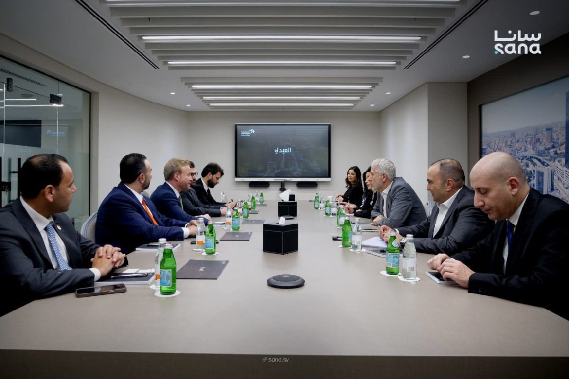 طلال الهلالي، مدير هيئة الاستثمار، اجتمع بوزير التربية والتعليم العالي الأردني عزمي محافظة بعمّان