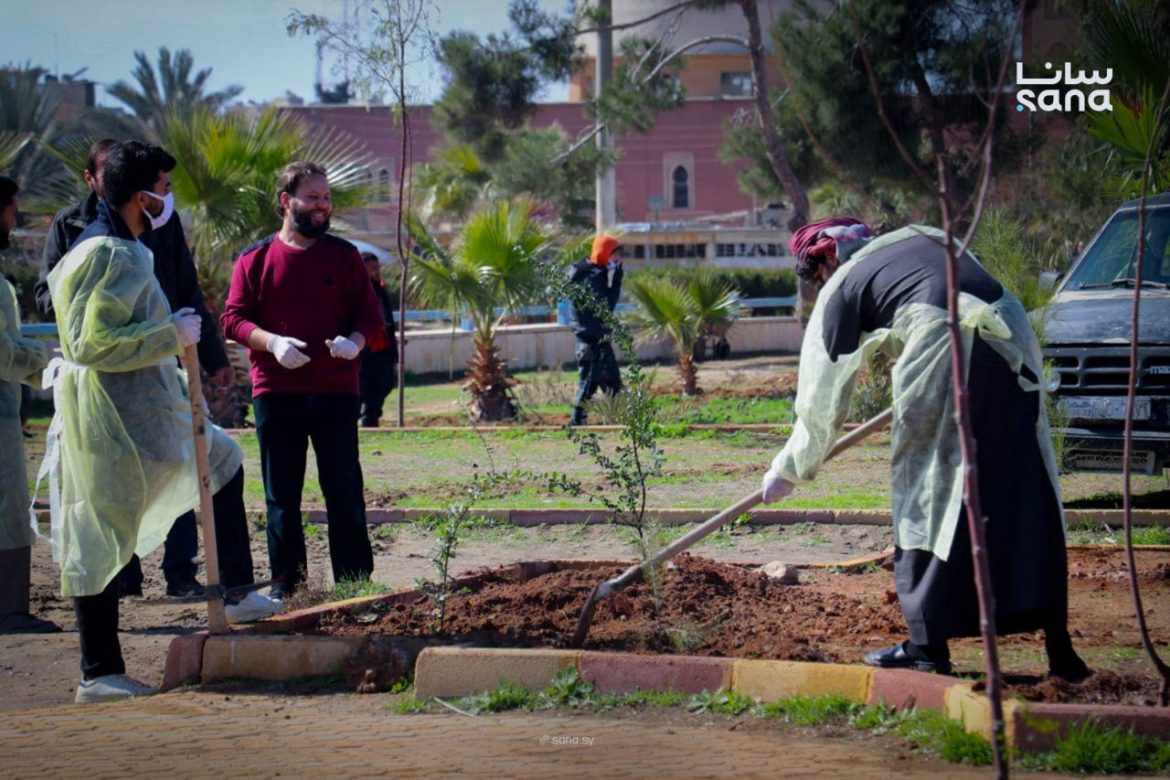 أهل الطبقة عم يطلقوا حملة "الطبقة بيتنا" لتنظيف وتخضير المدينة