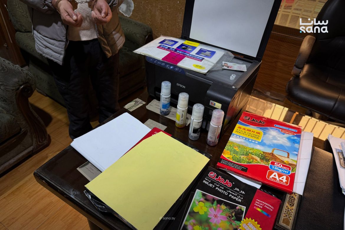 أمن حلب فكك شبكة كبيرة كانت تزور بطاقات أمنية وعسكرية وتبيعها للمدنيين