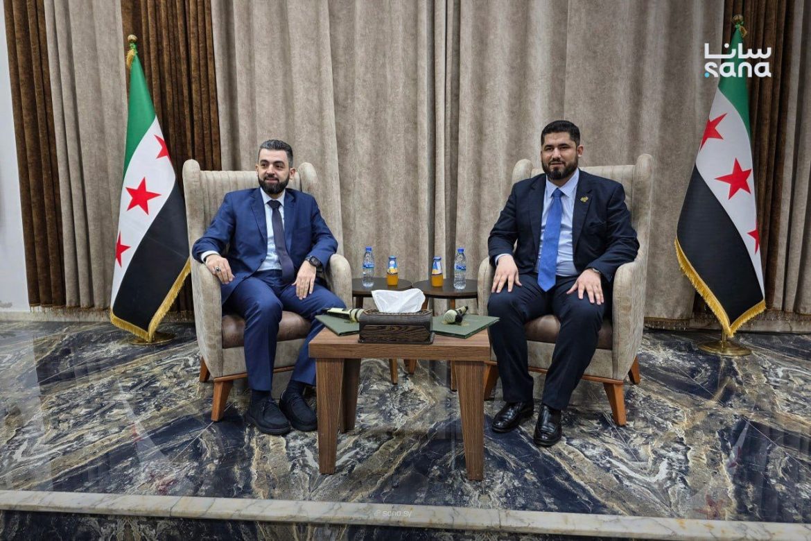 وزير الإدارة المحلية ومحافظ إدلب اجتمعوا مع رؤساء المجالس بالقرى والبلدات