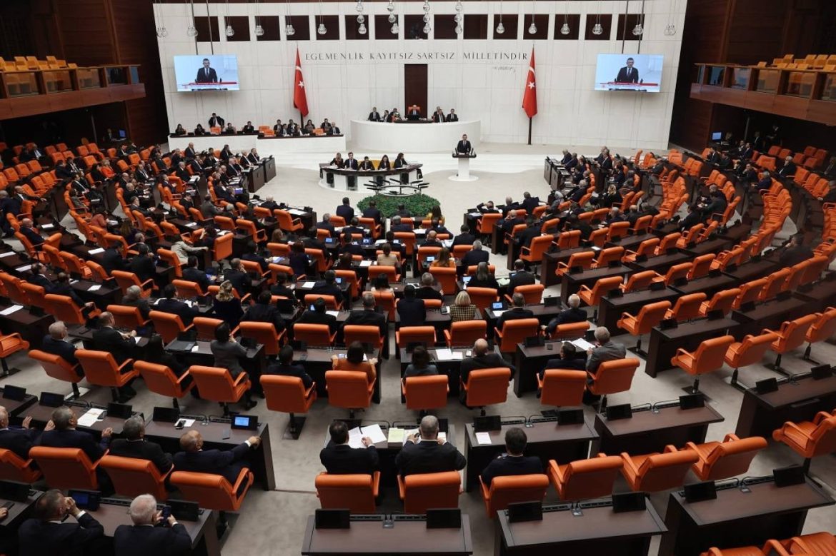 البرلمان التركي بيوافق على خطة سلام مع العمال الكردستاني