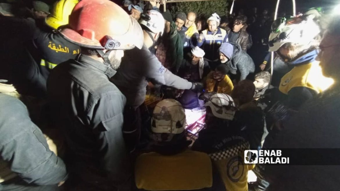 الدفاع المدني بالرقة بينقذ طفل وقع ببير بعد شغل ساعات طويلة