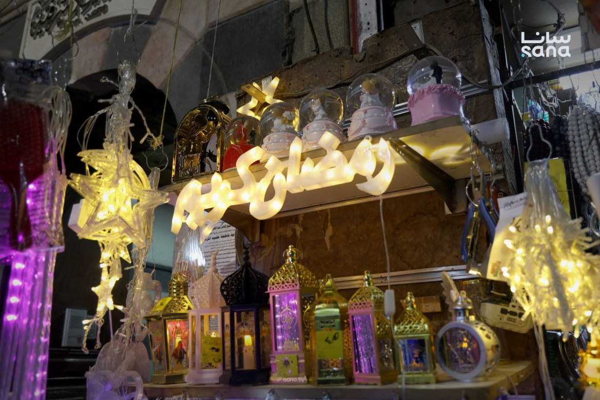 أسواق دمشق عم تضوي بالفوانيس والزينة قبل رمضان