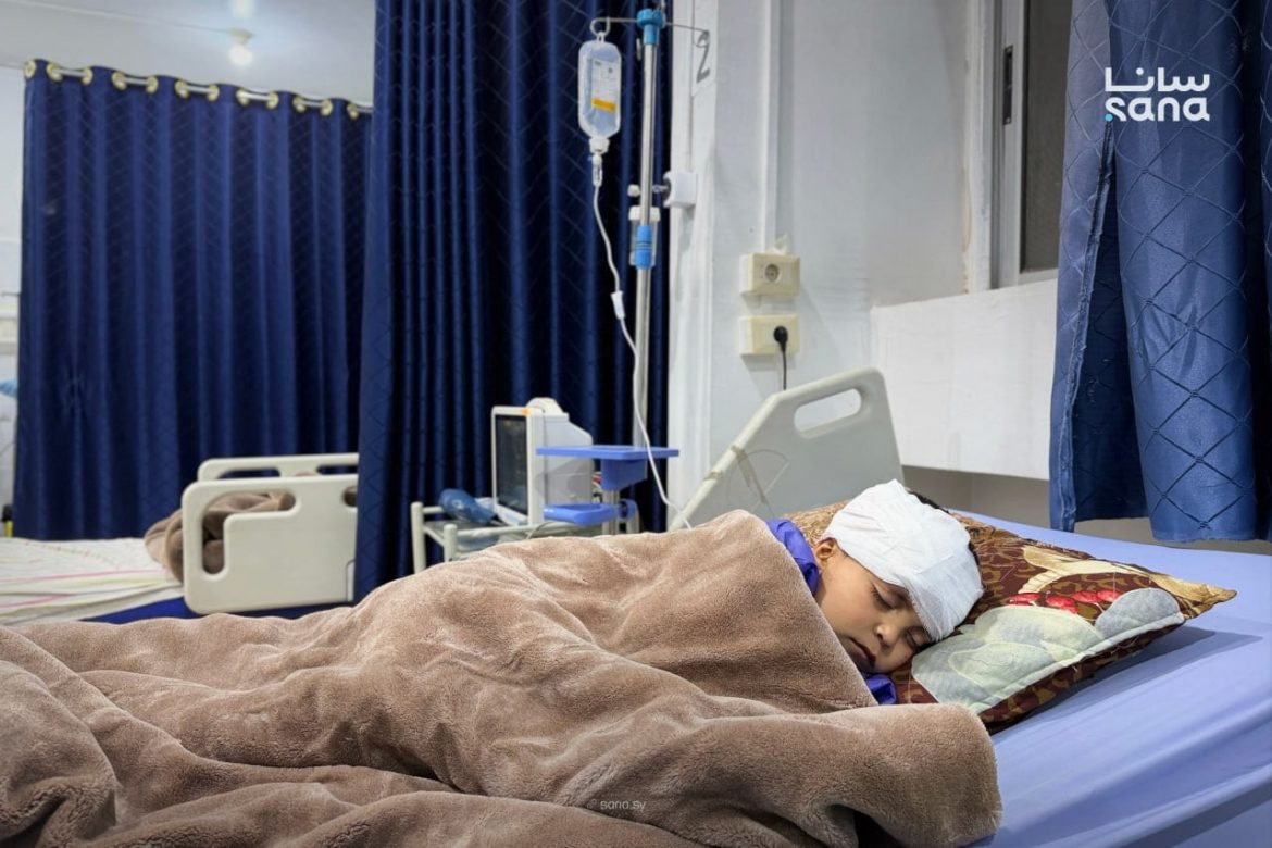 الدفاع المدني بالرقة بينقذ طفل صغير وقع ببير جنب مدينة الطبقة امبارح