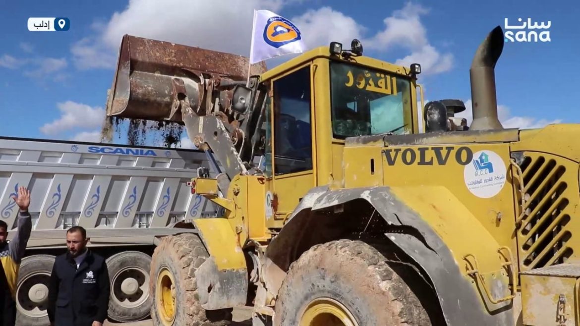 وزير الطوارئ ومحافظ إدلب بيعلنوا عن حملة إزالة ركام بخان شيخون ومعرة النعمان وجسر الشغور