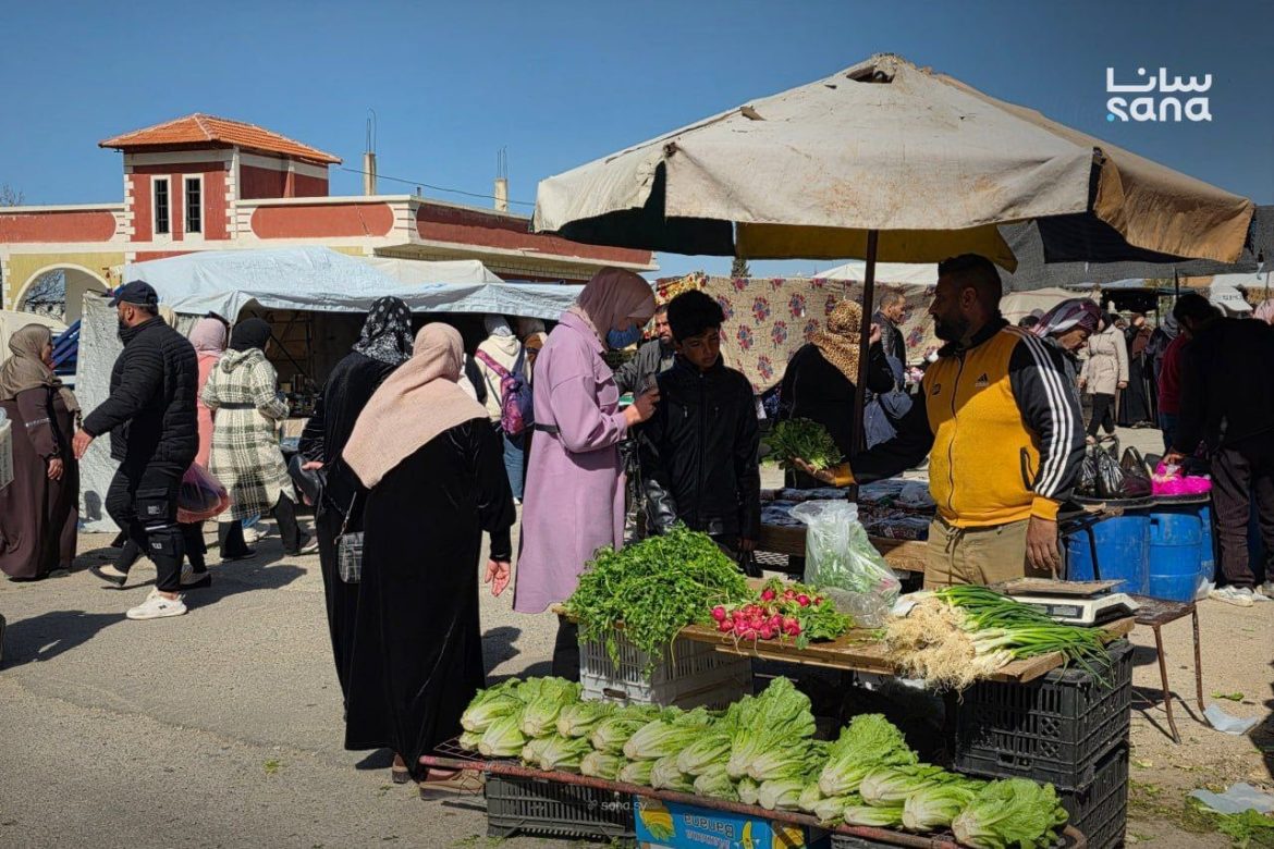 سوق نبع الصخر الشعبي بريف القنيطرة عم يشهد حركة حلوة بتالت يوم رمضان