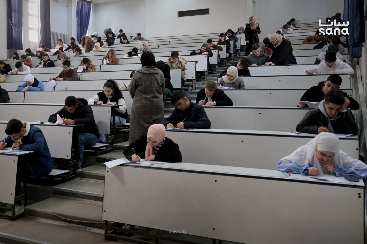 930 طالب عم يقدموا امتحانات السنة التحضيرية للكليات الطبية بجامعة حماة