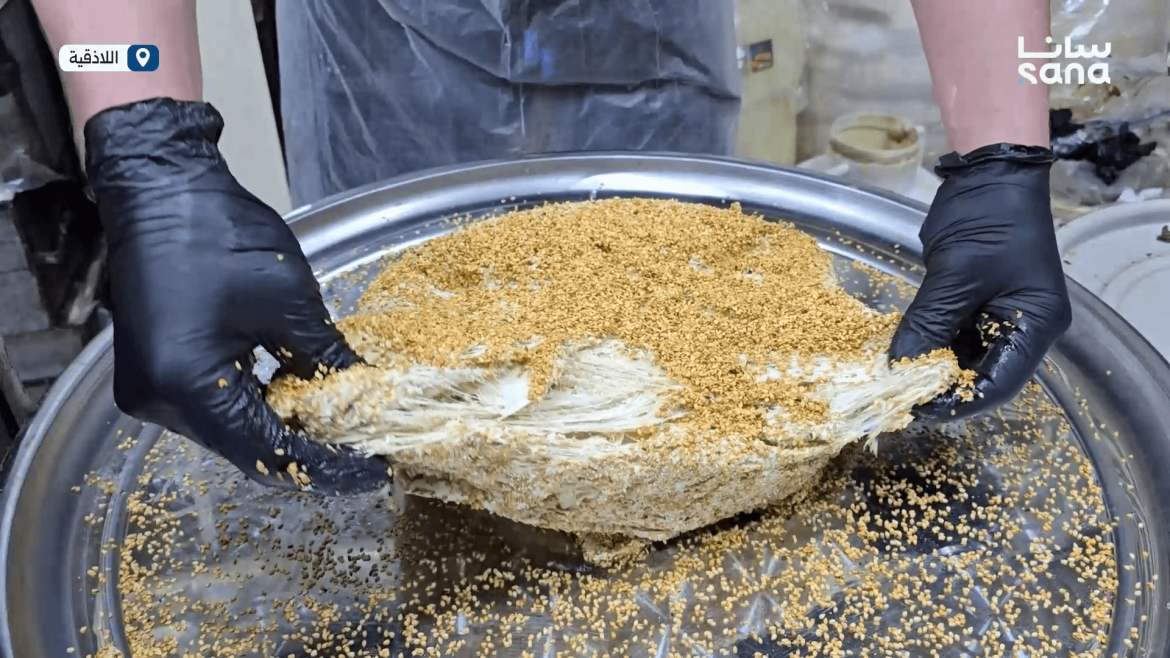 الكسيبة عاملة جو برمضان باللاذقية.. حلوى شعبية بنكهة التراث الساحلي