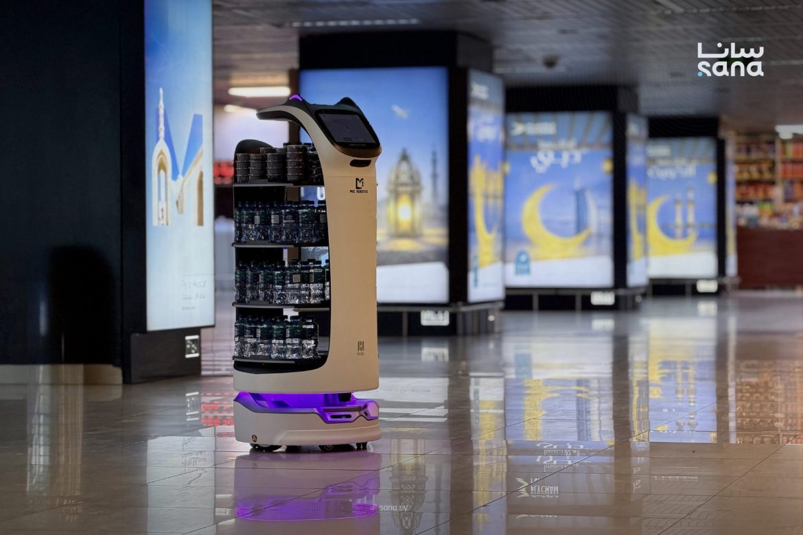 هيئة الطيران المدني عم تحط روبوت بدمشق الدولي يقدم مي وتمر للمسافرين