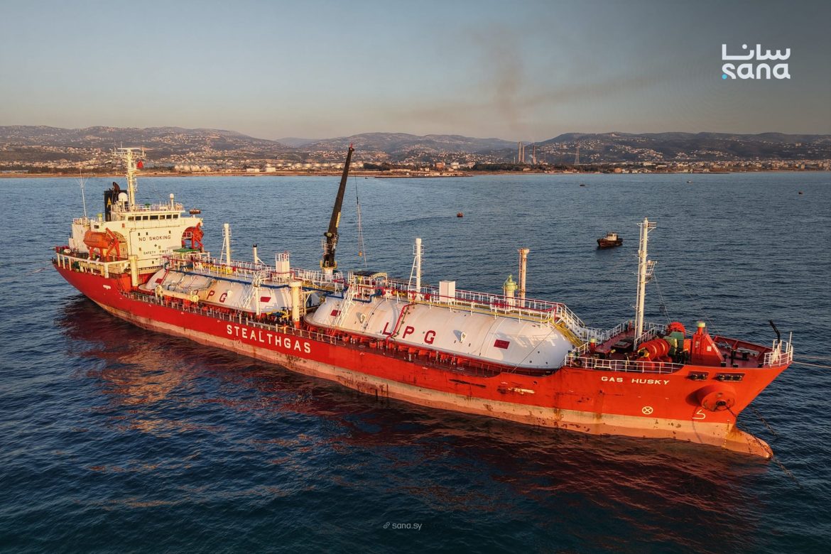وصلت باخرة غاز جديدة على ميناء بانياس وبتأكدوا الاستقرار قريب