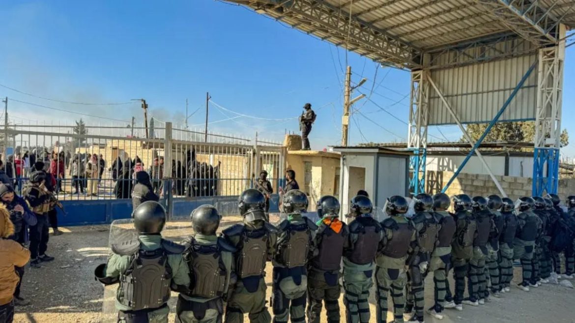 هيومن رايتس ووتش" بتقول: 8500 معتقل بمخيمات شرق سوريا مصيرن لسه مو معروف